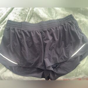 Lululemon hotty hot shorts size 16 2.5” EUC